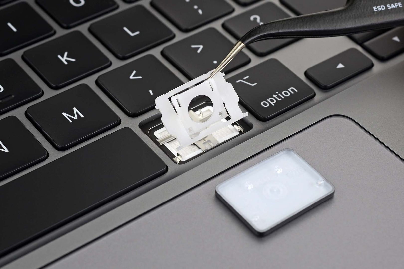 Monteur capsule Interactie Toetsenbord 16-inch MacBook Pro is makkelijker te repareren dankzij  scissor-switch - Hardware Info