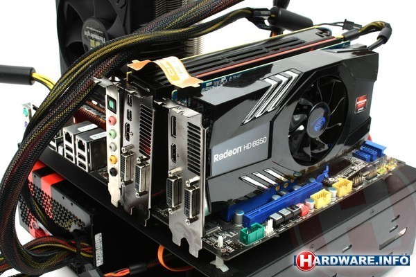 AMD Radeon HD 6850 CrossFireX